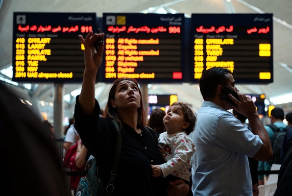 Закрытые аэропорты и пустое небо: авиахаос на Ближнем Востоке