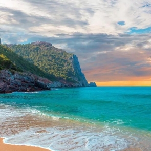 Скрытые пляжи Алании и лучшие прибрежные кафе 2026