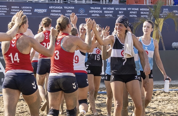 В Аланье стартовал взрослый Чемпионат Европы EHF по пляжному гандболу