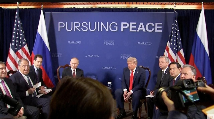 Путин и Трамп на Аляске: переговоры о мире в Украине