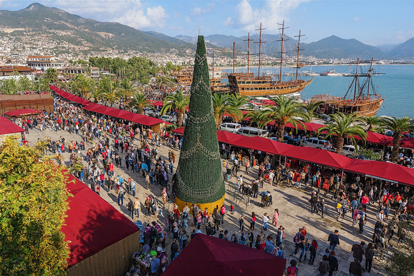 Рождественская ярмарка в Аланье: концерты и волшебство