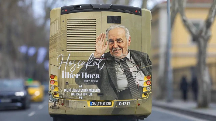 Специальный автобус Ильбера Ортайлы начал курсировать в Стамбуле