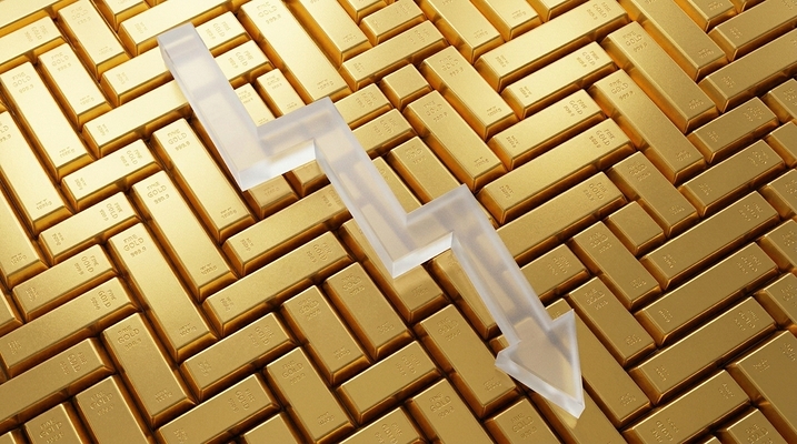 Цены на золото упали более чем на 18%