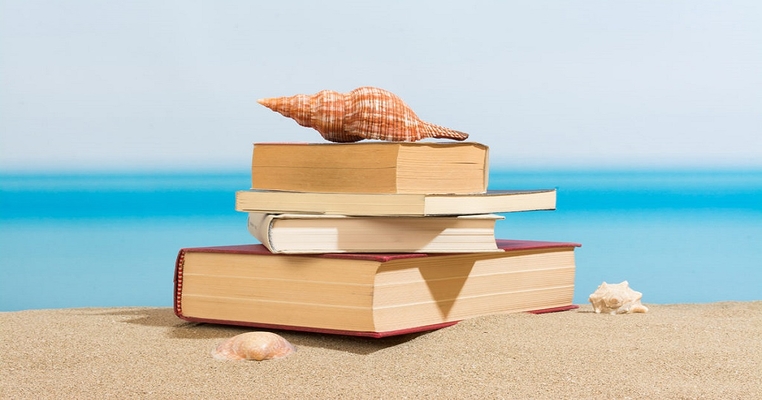На пляже в Анталии отдыхающие «погрузились» в книги