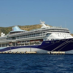 Круизный лайнер Marella Discovery 2 в Аланье: 2700 туристов