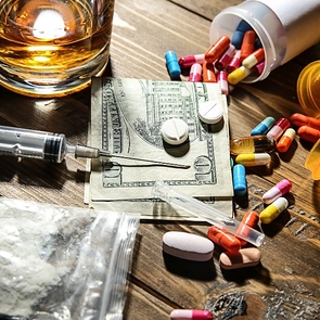 Бармен наркотических вечеринок стал свидетелем: прокуратуре названы 20 имён