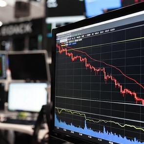 Цены на золото развернулись: рынки реагируют на Иран и решения ФРС