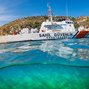 Празднование 18 марта в Алании: катер береговой охраны открылся для посетителей