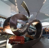 Забытые вещи становятся искусством в аэропорту Стамбула