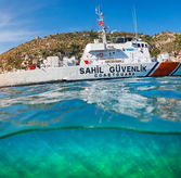 Празднование 18 марта в Алании: катер береговой охраны открылся для посетителей