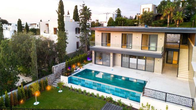 Вилла 5+1 с видом на море в Бодрум