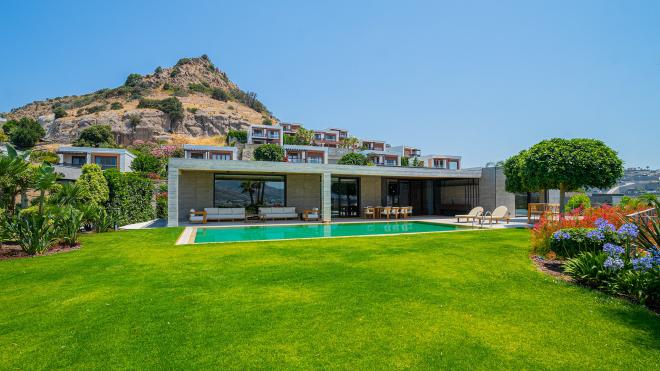 Вилла 7+3 с видом на море в Бодрум