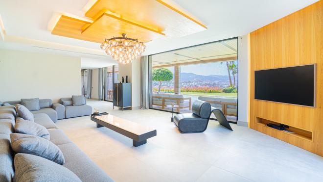 Вилла 7+3 с видом на море в Бодрум