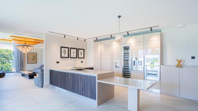 Вилла 7+3 с видом на море в Бодрум