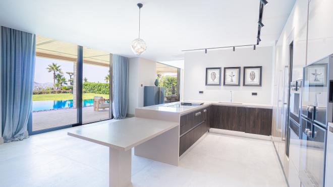 Вилла 7+3 с видом на море в Бодрум