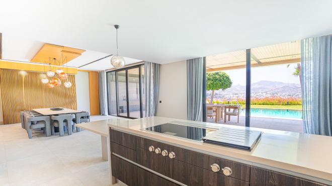 Вилла 7+3 с видом на море в Бодрум