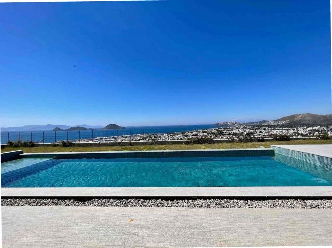 Вилла 4+1 с видом на море в Бодрум