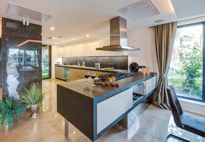 Вилла 5+1 с видом на море в Бодрум