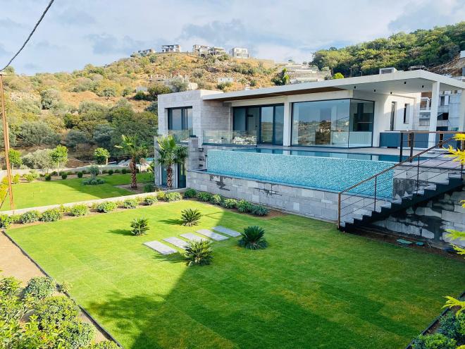 Вилла 5+1 с видом на море в Бодрум