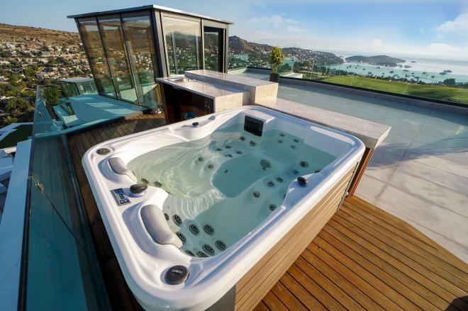 Вилла 6+2 с видом на море в Бодрум