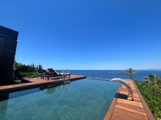 Вилла 5+1 с видом на море в Бодрум