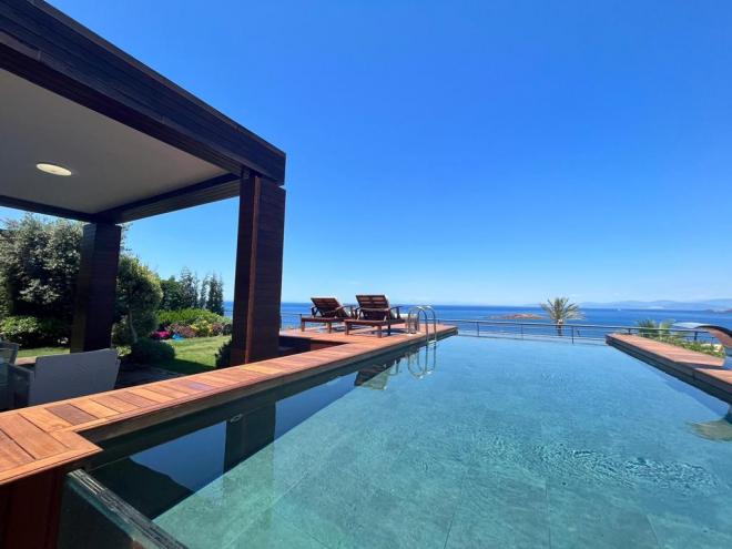 Вилла 5+1 с видом на море в Бодрум