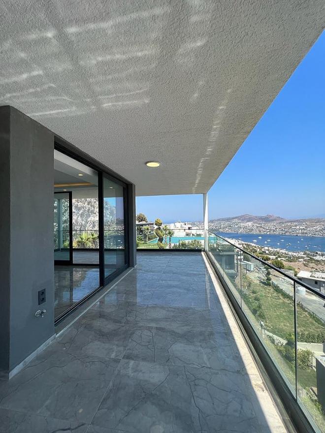 Квартира 3+1 с видом на море в Бодрум