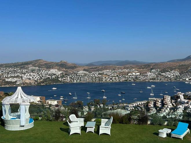 Вилла 3+1 с видом на море в Бодрум