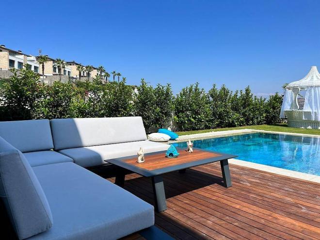 Вилла 3+1 с видом на море в Бодрум