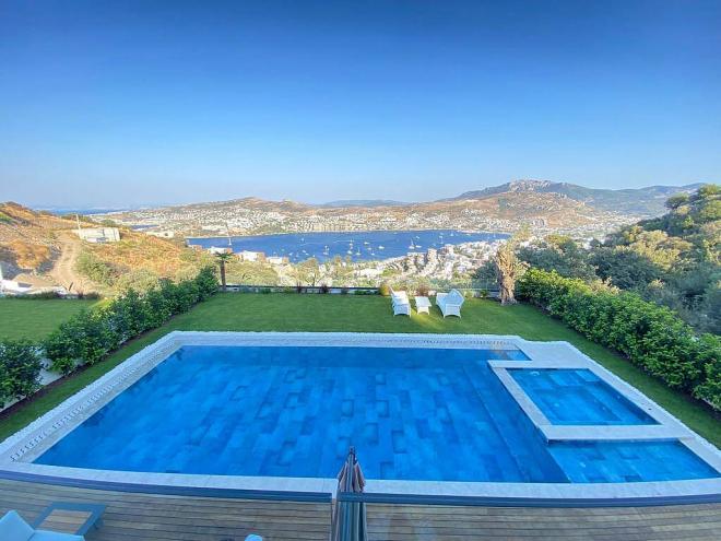Вилла 3+1 с видом на море в Бодрум