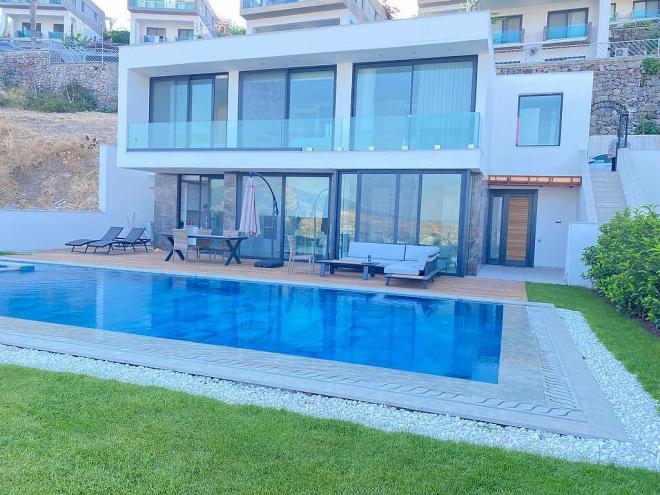 Вилла 3+1 с видом на море в Бодрум