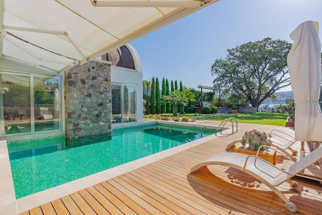 Вилла 5+1 с видом на море в Бодрум