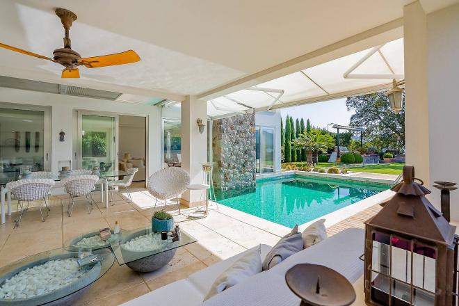 Вилла 5+1 с видом на море в Бодрум