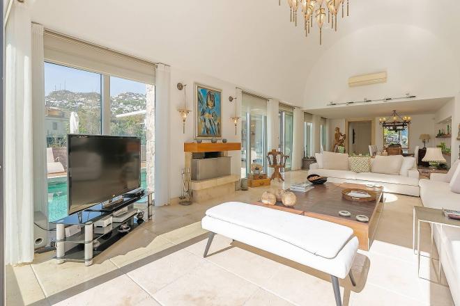 Вилла 5+1 с видом на море в Бодрум