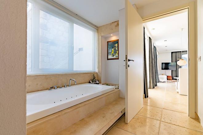 Вилла 5+1 с видом на море в Бодрум