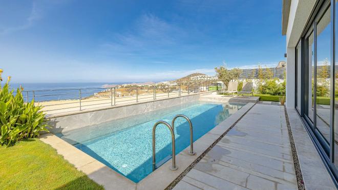 Вилла 5+1 с видом на море в Бодрум