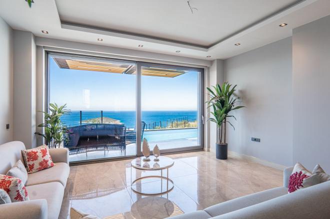 Вилла 5+1 с видом на море в Бодрум