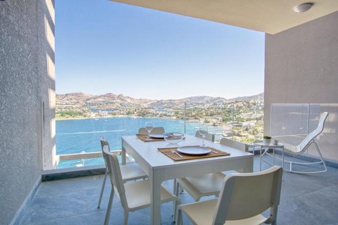 Квартира 4+1 с видом на море в Бодрум