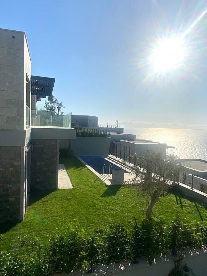 Вилла 4+1 с видом на море в Бодрум