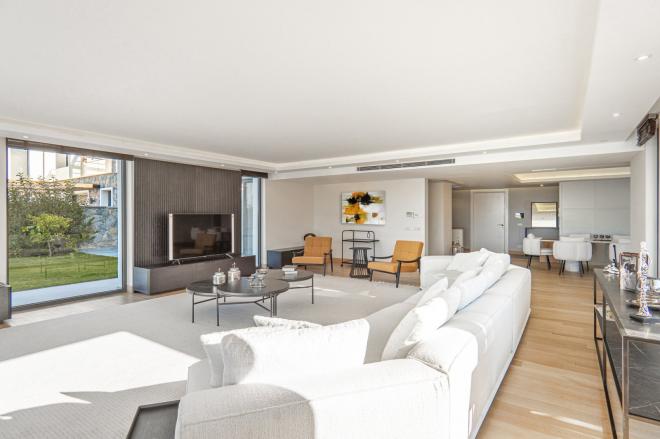 Вилла 6+1 с видом на море в Бодрум