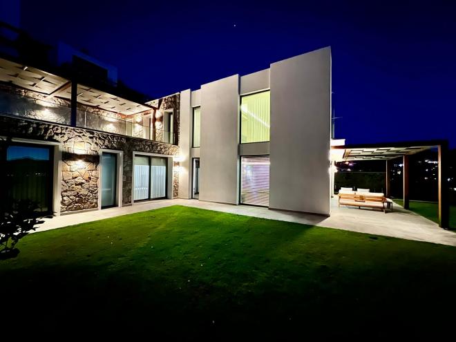 Вилла 6+1 с видом на море в Бодрум