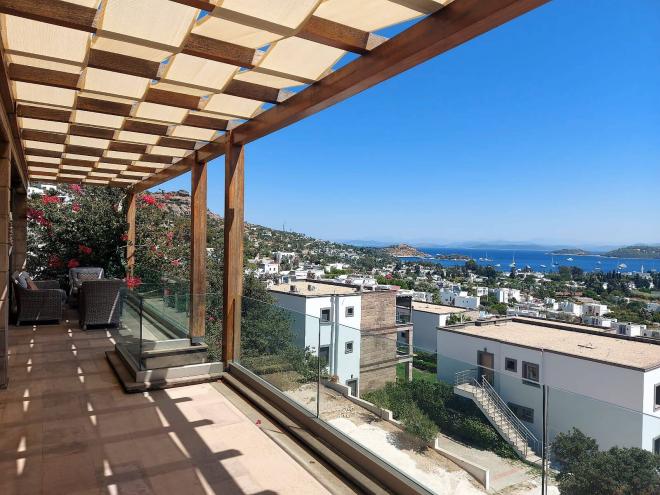 Дюплекс 3+1 с видом на море в Бодрум