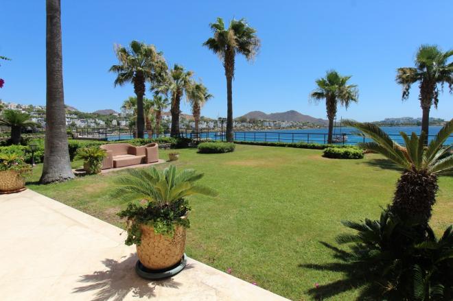 Вилла 7+1 с видом на море в Бодрум