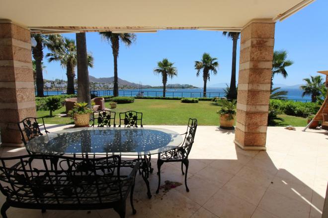 Вилла 7+1 с видом на море в Бодрум