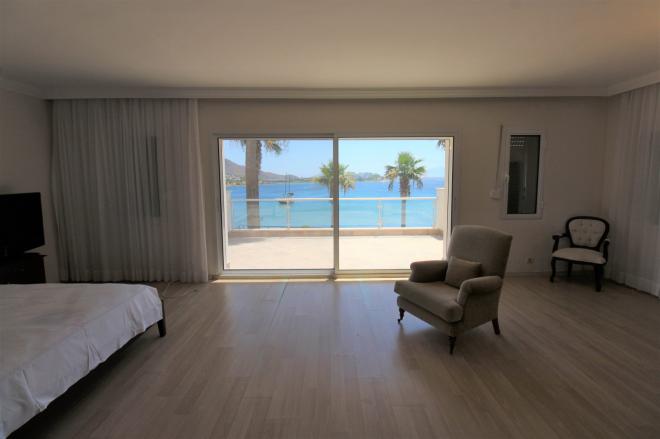 Вилла 7+1 с видом на море в Бодрум