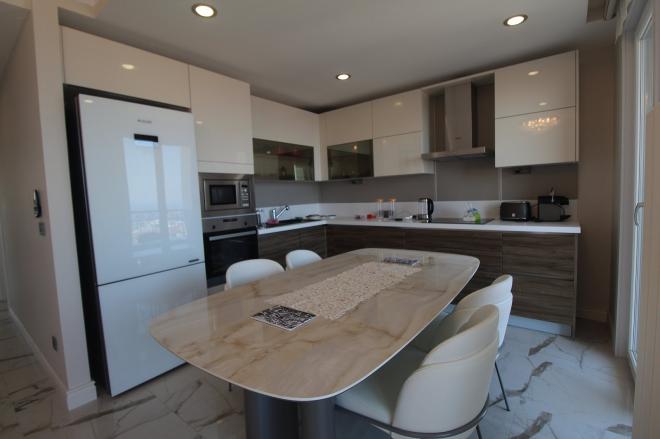 Квартира 2+1 с видом на море в Стамбуле