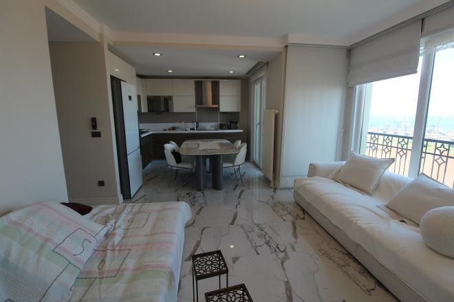 Квартира 2+1 с видом на море в Стамбуле