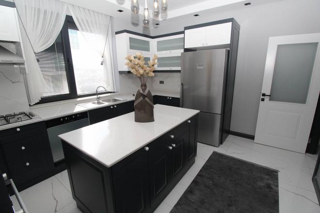 Дюплекс 5+2 с видом на море в Стамбуле