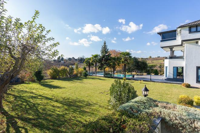 Вилла 9+4 в Стамбуле