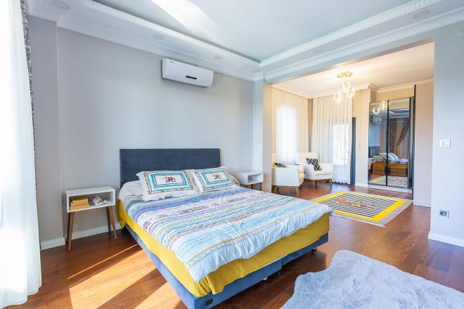 Вилла 9+4 в Стамбуле